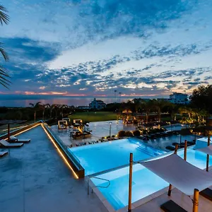 Cavo Zoe Seaside מלון